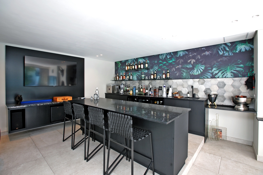 To Let 4 Bedroom Property for Rent in Fresnaye Western Cape